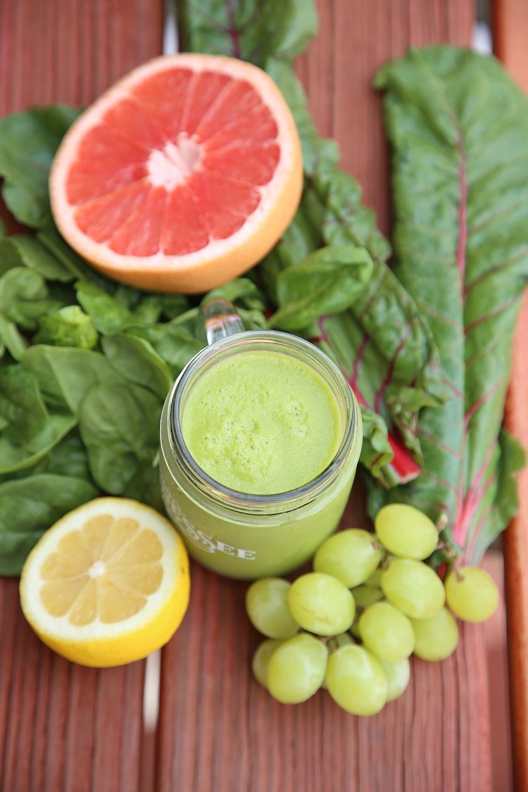 Smoothies Recipe - Grapefruit Green Smoothie with Spinach and Grapes